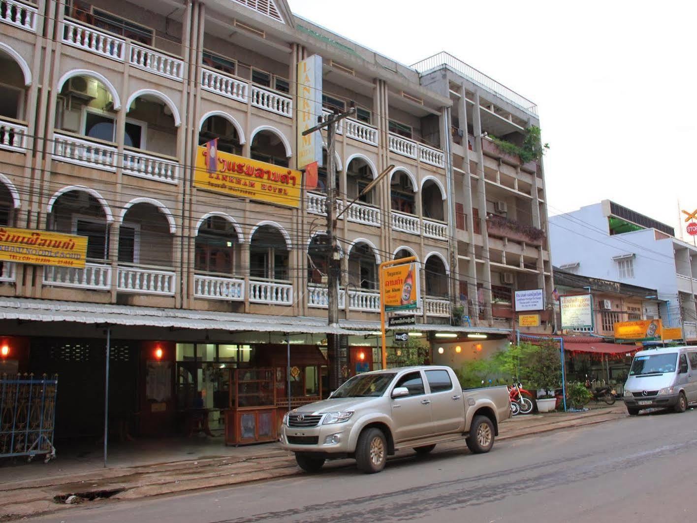 Lankham Hotel Паксе Екстер'єр фото